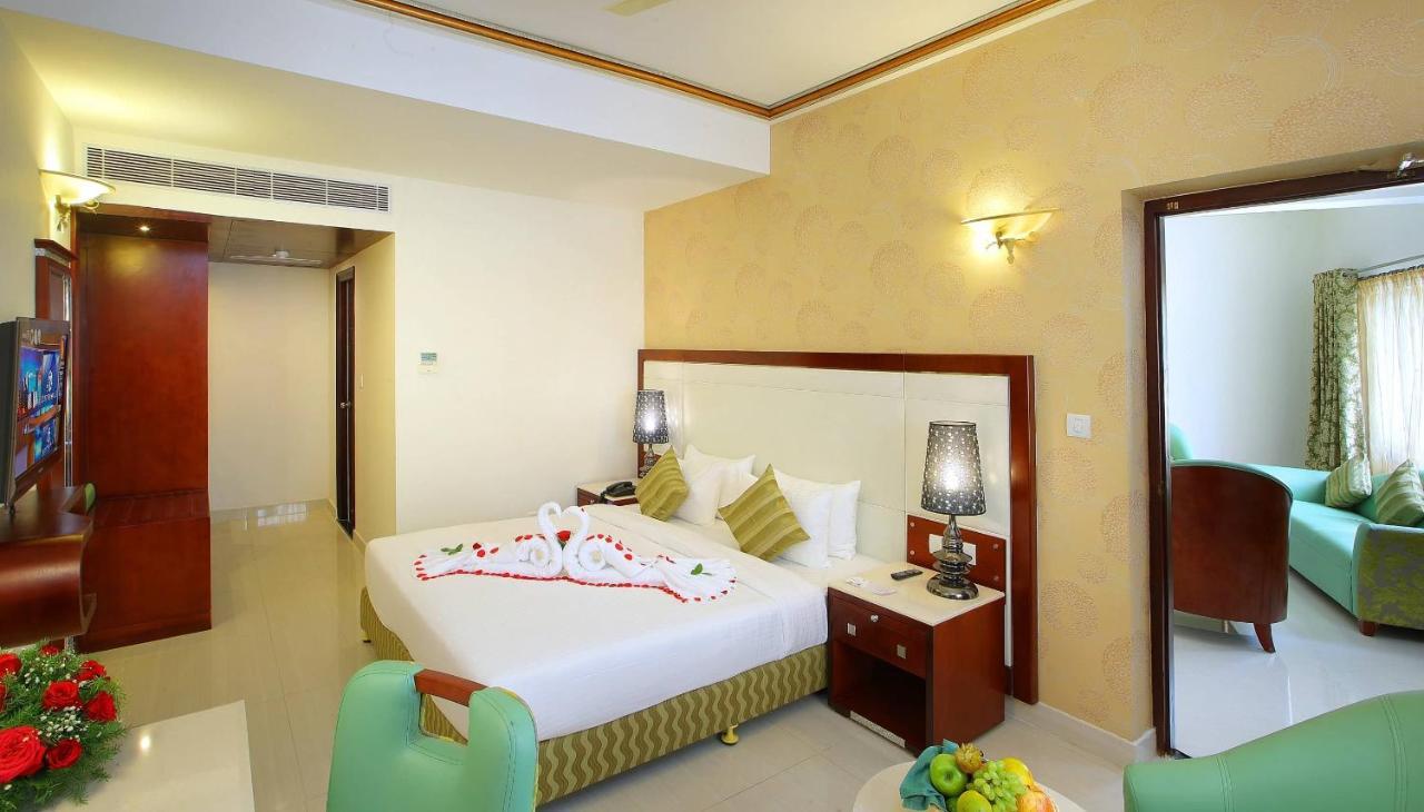 Hotel Port Palace Ковалам Екстер'єр фото